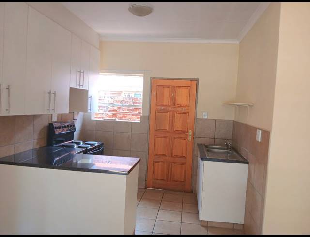 2 BEDROOM SECTIONAL TITLE FOR SALE IN GREENHILLS